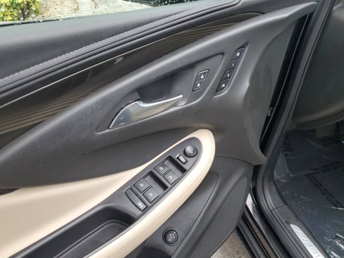 Used 2020 Buick Envision Essence image 18