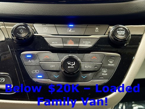 Used 2022 Chrysler Pacifica Touring-L image 15