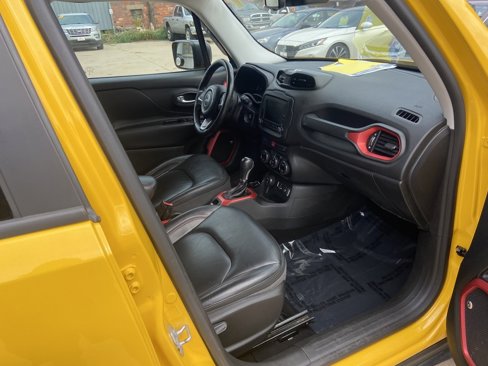 Used 2016 Jeep Renegade Trailhawk w/ Premium Trailhawk Package image 11