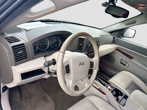 Used 2005 Jeep Grand Cherokee Limited image 9