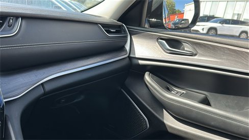 Used 2021 Jeep Grand Cherokee L Limited image 21
