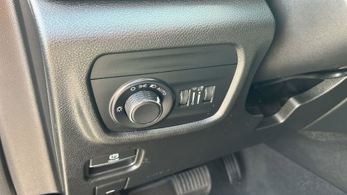 Used 2023 Jeep Grand Cherokee L Laredo image 9