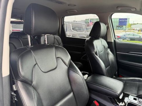 Used 2023 Kia Telluride S image 30