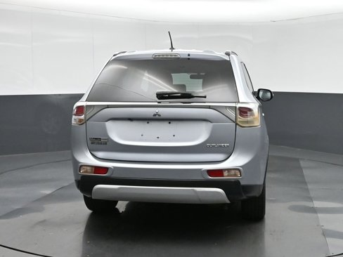Used 2015 Mitsubishi Outlander SE image 6