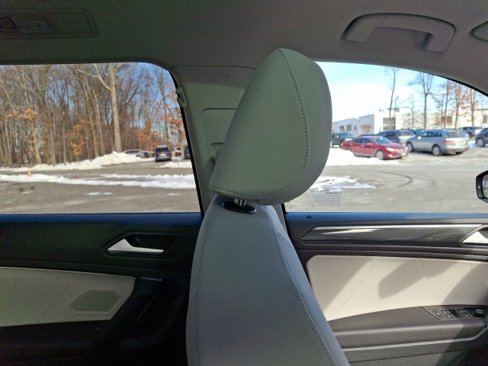 Used 2019 Volkswagen Tiguan SEL Premium image 13