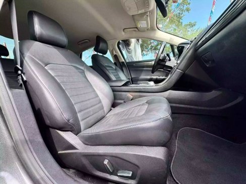 Used 2017 Ford Fusion SE w/ Fusion SE Technology Package image 29
