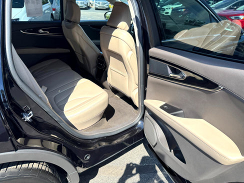 Used 2022 Lincoln Nautilus FWD w/ Premium Package image 26
