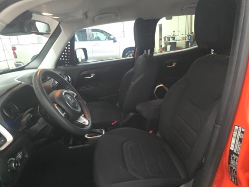 Used 2019 Jeep Renegade Latitude w/ Popular Equipment Group image 16