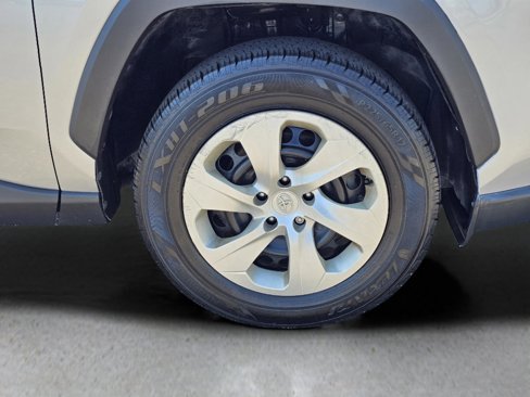 Used 2019 Toyota RAV4 LE image 6