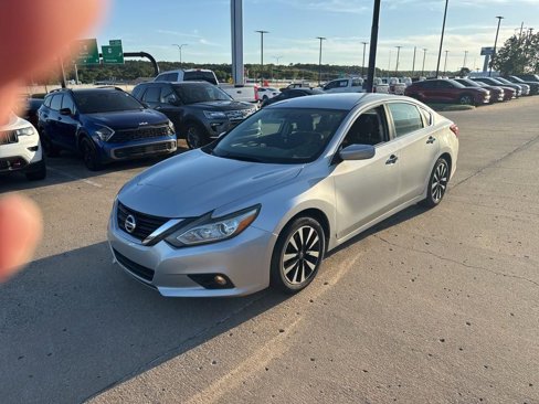 Used 2018 Nissan Altima 2.5 SV image 3