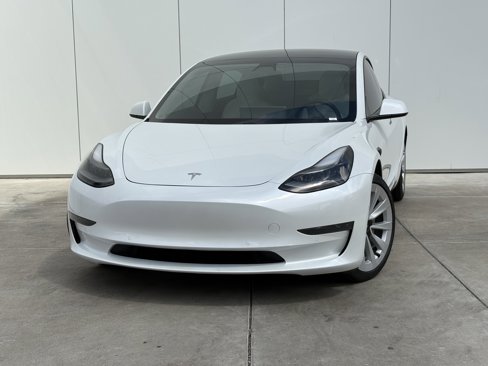 Used 2021 Tesla Model 3 Standard Range Plus image 1