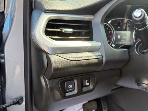 Used 2023 GMC Acadia SLT w/ Preferred Package image 16