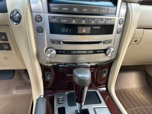 Used 2014 Lexus LX 570 4WD image 16