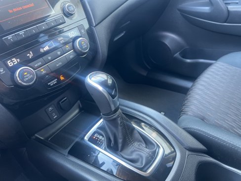 Used 2017 Nissan Rogue SV image 21