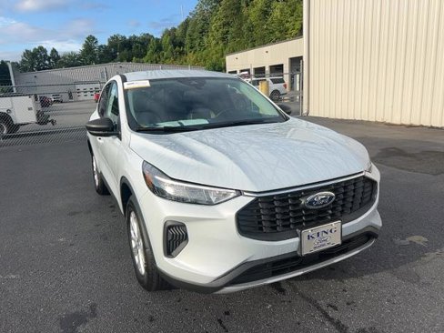Certified 2025 Ford Escape Active w/ Cold Weather Package image 2