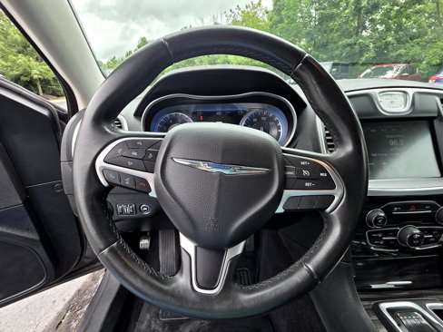 Used 2016 Chrysler 300 Limited image 19