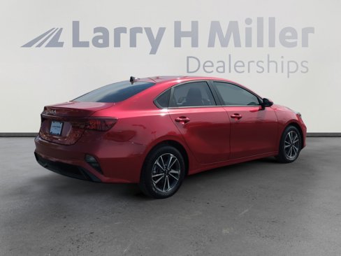 Used 2024 Kia Forte LXS w/ LXS Technology Package image 5