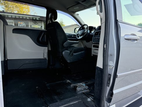 Used 2015 Dodge Grand Caravan SXT w/ UConnect Hands-Free Group image 31