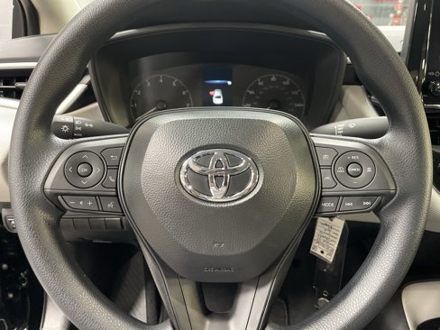 Used 2025 Toyota Corolla LE image 18