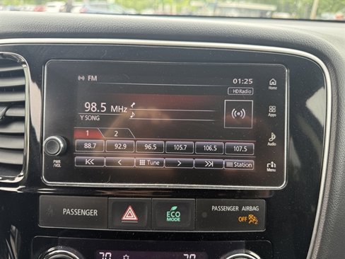 Used 2017 Mitsubishi Outlander SE image 18