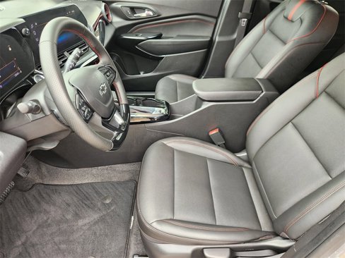 Used 2025 Chevrolet Trax RS image 11