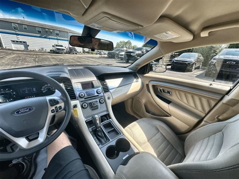 Used 2017 Ford Taurus SE image 15