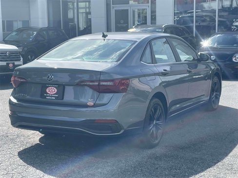 Used 2023 Volkswagen Jetta SE image 5