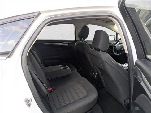 Used 2020 Ford Fusion SE image 21