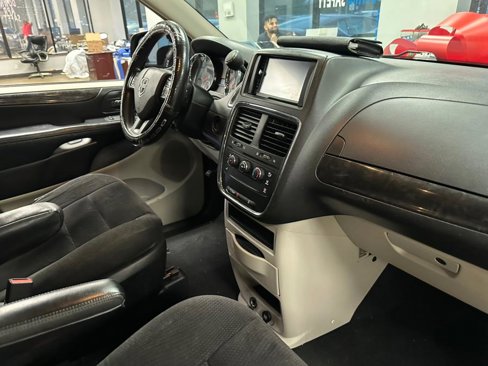 Used 2014 Dodge Grand Caravan American Value Package image 27