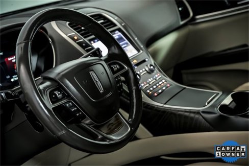 Used 2019 Lincoln Nautilus Select image 14