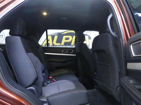 Used 2016 Ford Explorer XLT image 19