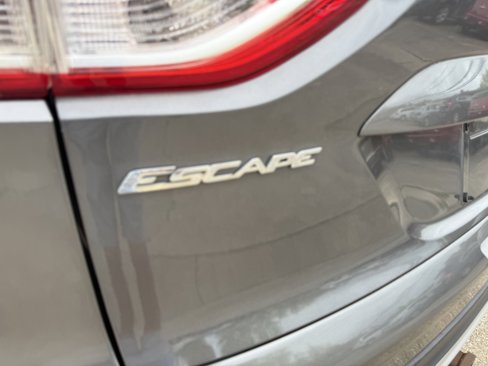 Used 2014 Ford Escape SE image 9