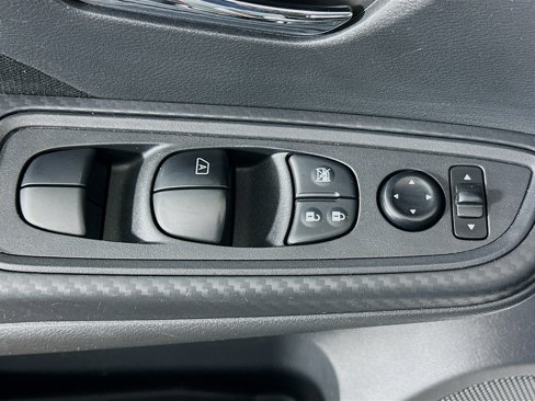 Used 2022 Nissan Versa SV image 15