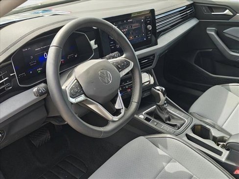 Certified 2025 Volkswagen Jetta SE image 10