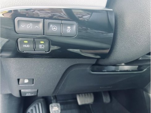 Used 2019 Toyota Prius Limited image 17