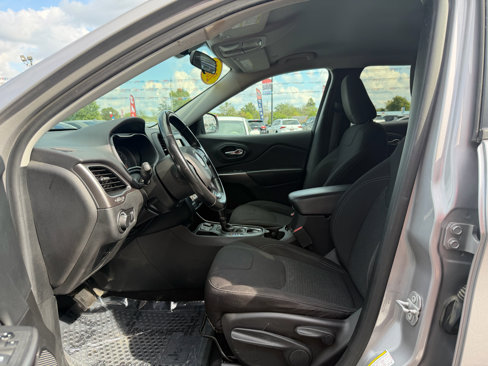 Used 2020 Jeep Cherokee Latitude w/ Cold Weather Group image 14