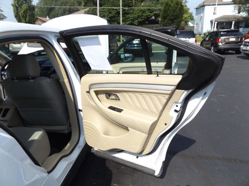 Used 2013 Ford Taurus SE image 26