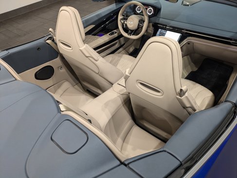 Used 2024 Aston Martin DB12 Convertible image 19