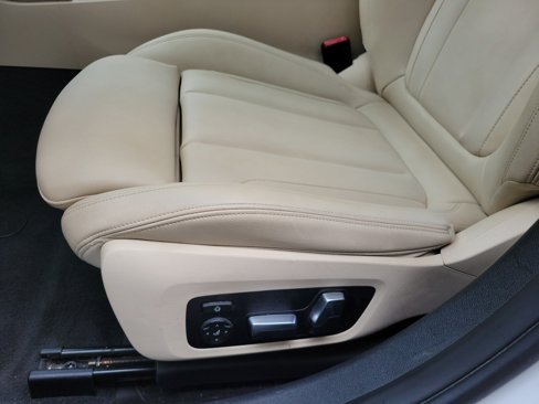 Used 2019 BMW 330i Sedan w/ Premium Package image 14