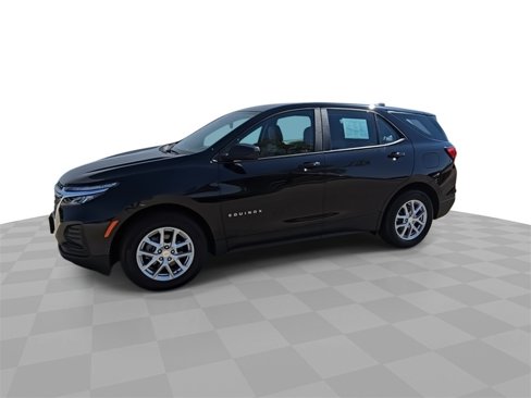 Certified 2024 Chevrolet Equinox LS w/ Driver Confidence II Package image 4