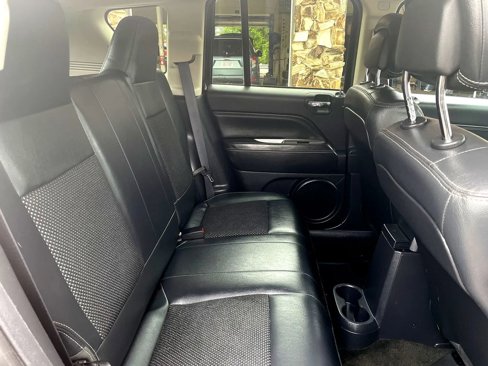 Used 2016 Jeep Compass Latitude image 11