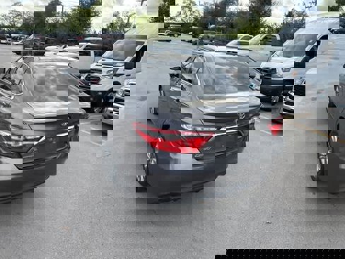 Used 2017 Toyota Camry SE image 18
