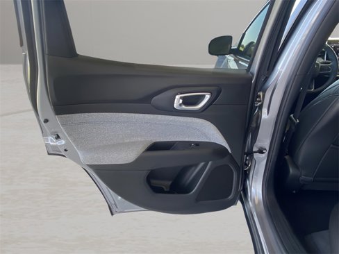 Certified 2024 Jeep Compass Latitude image 18