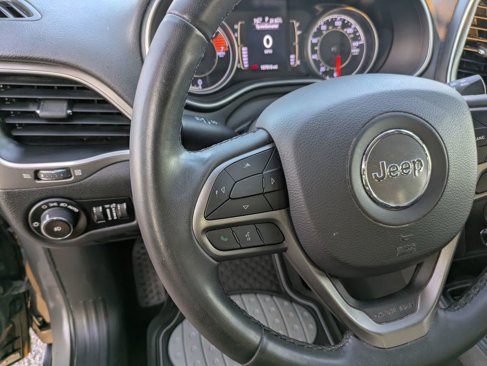 Used 2020 Jeep Cherokee Latitude Plus image 19