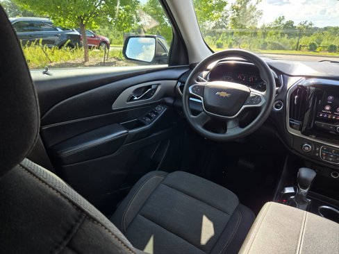 Used 2021 Chevrolet Traverse LS image 9