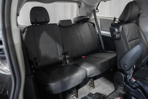 Used 2017 Toyota Sienna SE image 36