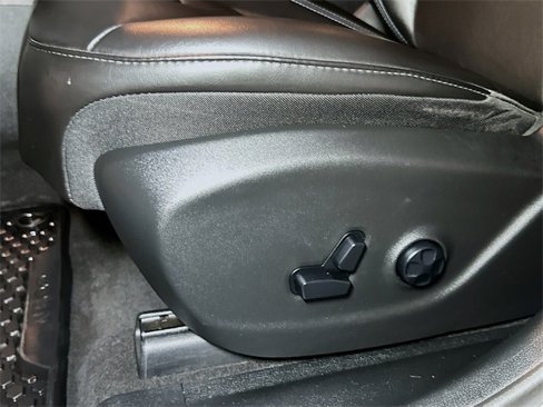 Used 2020 Jeep Cherokee Latitude Plus w/ Cold Weather Group image 16