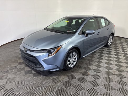 Used 2021 Toyota Corolla LE image 3