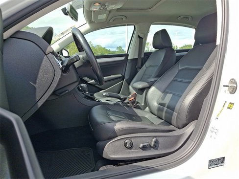 Used 2019 Volkswagen Passat 2.0T Wolfsburg w/ Wheels & Sunroof Package image 13