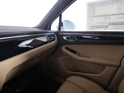 New 2025 Porsche Macan image 14